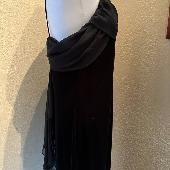 Black velvet full length dress with matching bodice, back and wrap. Size 12-14. - Picture 7 of 8